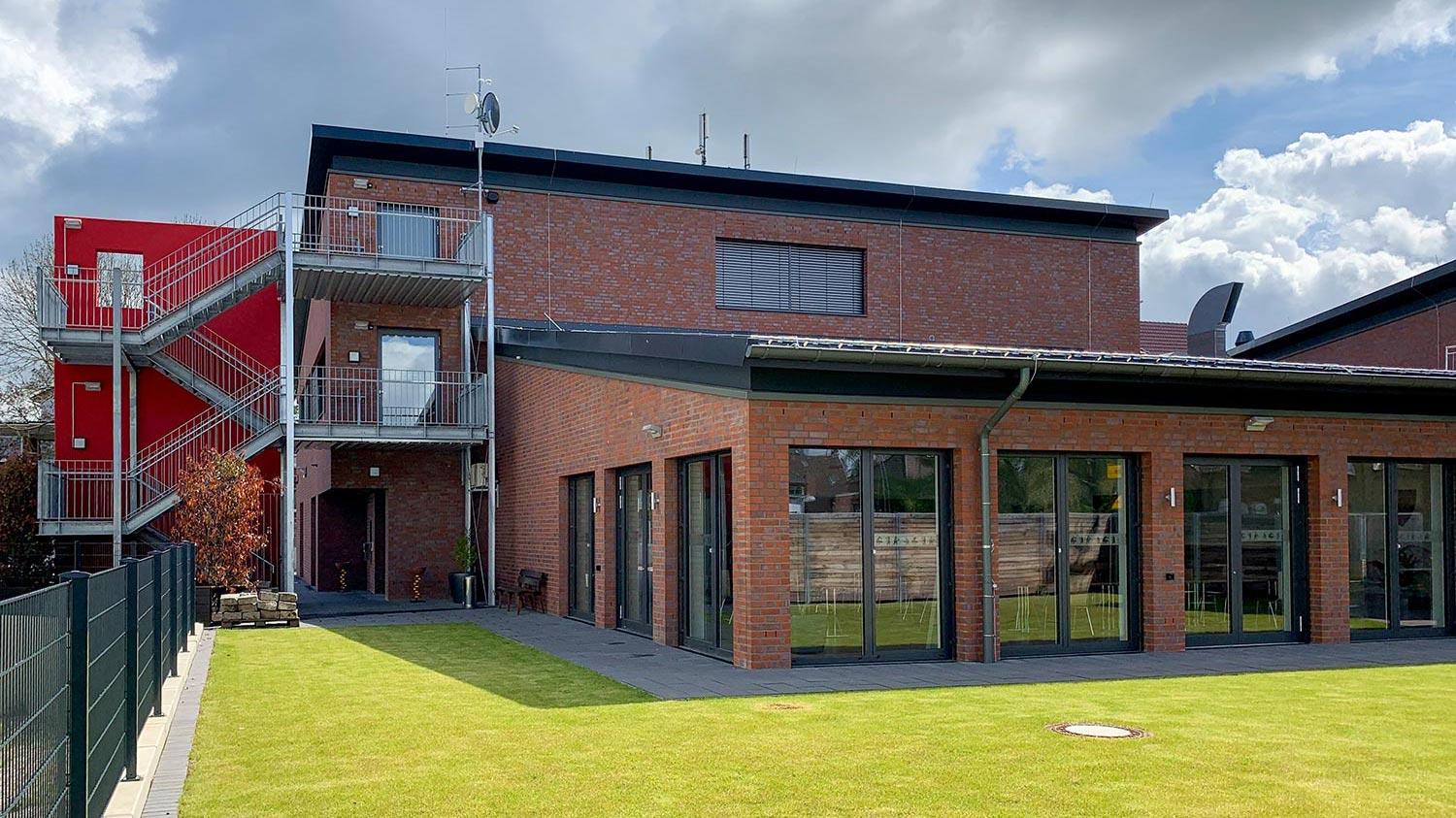 Neubau eines Feuerwehrgebäudes in Fertigteilbauweise
